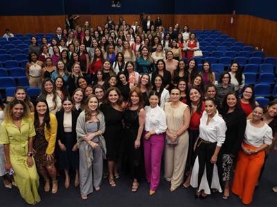 Foto da Notícia: No Março Mulher da OAB-MT advogadas se reuniram para palestras e atualizações