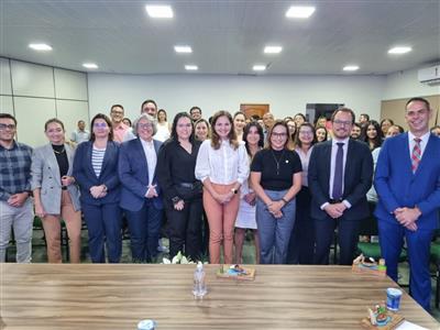 Foto da Notícia: Em momento histórico, Gisela Cardoso ministra aula inaugural da Pós-graduação em Direito do Agronegócio em Cáceres