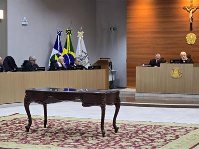 Notícia destaque: 'Luiz Ferreira trouxe o olhar, a voz e a alma da advocacia para esse Tribunal', presidente da OAB-MT, Gisela Cardoso participa de sessão especial