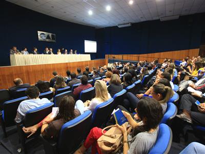Foto da Notícia:  Tecnologia e redes sociais são tratadas de forma especial em novo Código de Ética