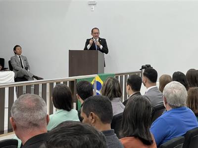 Foto da Notícia: OAB-MT entrega certidões para advogadas, advogados e estagiária de Jaciara