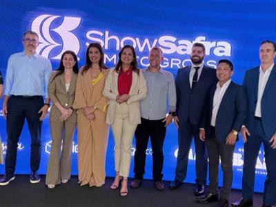 Foto da Notícia: Em Lucas, Gisela Cardoso debate relação agro e cartórios e participa da assinatura da ordem de serviço para a duplicação da BR-163