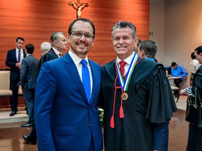 Foto da Notícia: OAB-MT prestigia posse do magistrado Jones Gattass que ascendeu ao desembargo