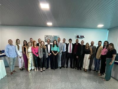 Foto da Notícia: Gisela participa da solenidade de entrega de certificados à 1ª turma da pós em Agronegócio da UFMT