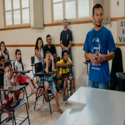 Doação de Ovos de Páscoa a crianças e adolescentes da Pastoral do Migrante