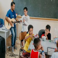 Doação de Ovos de Páscoa a crianças e adolescentes da Pastoral do Migrante