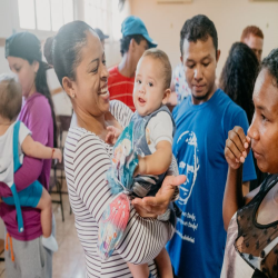 Doação de Ovos de Páscoa a crianças e adolescentes da Pastoral do Migrante