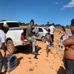 Doação de cobertores aos xavantes