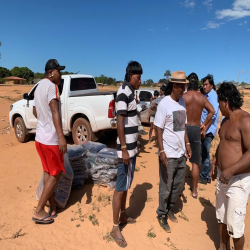 Doação de cobertores aos xavantes