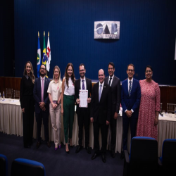 14/10 - Homenagem aos professores, OAB-MT entrega moções de aplausos a docentes do Direito