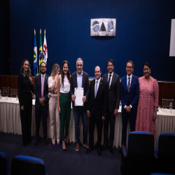 14/10 - Homenagem aos professores, OAB-MT entrega moções de aplausos a docentes do Direito