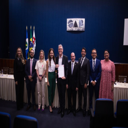 14/10 - Homenagem aos professores, OAB-MT entrega moções de aplausos a docentes do Direito