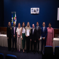 14/10 - Homenagem aos professores, OAB-MT entrega moções de aplausos a docentes do Direito