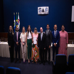 14/10 - Homenagem aos professores, OAB-MT entrega moções de aplausos a docentes do Direito