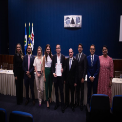 14/10 - Homenagem aos professores, OAB-MT entrega moções de aplausos a docentes do Direito