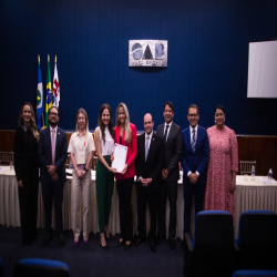 14/10 - Homenagem aos professores, OAB-MT entrega moções de aplausos a docentes do Direito