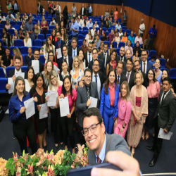 03/03 - OAB-MT entrega certidões para estagiários e novos profissionais - Fotografo: Fernando Rodrigues