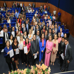 03/03 - OAB-MT entrega certidões para estagiários e novos profissionais - Fotografo: Fernando Rodrigues