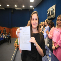 03/03 - OAB-MT entrega certidões para estagiários e novos profissionais - Fotografo: Fernando Rodrigues