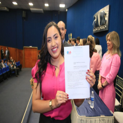 03/03 - OAB-MT entrega certidões para estagiários e novos profissionais - Fotografo: Fernando Rodrigues