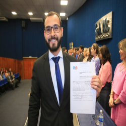 03/03 - OAB-MT entrega certidões para estagiários e novos profissionais - Fotografo: Fernando Rodrigues