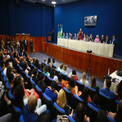 11/04 - OAB-MT entrega certidões para estagiários e novos advogados - Fotografo: Fernando Rodrigues