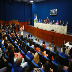 11/04 - OAB-MT entrega certidões para estagiários e novos advogados - Fotografo: Fernando Rodrigues