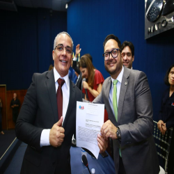 11/04 - OAB-MT entrega certidões para estagiários e novos advogados - Fotografo: Fernando Rodrigues