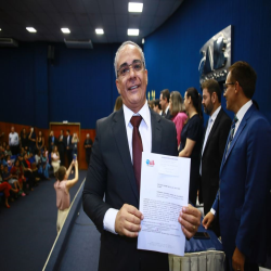 11/04 - OAB-MT entrega certidões para estagiários e novos advogados - Fotografo: Fernando Rodrigues