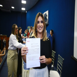 11/04 - OAB-MT entrega certidões para estagiários e novos advogados - Fotografo: Fernando Rodrigues