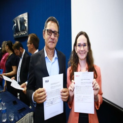 11/04 - OAB-MT entrega certidões para estagiários e novos advogados - Fotografo: Fernando Rodrigues