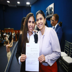 11/04 - OAB-MT entrega certidões para estagiários e novos advogados - Fotografo: Fernando Rodrigues