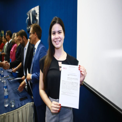 11/04 - OAB-MT entrega certidões para estagiários e novos advogados - Fotografo: Fernando Rodrigues