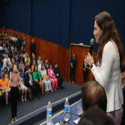 02/05 - OAB-MT faz a entrega de certidões para estagiários, advogados e advogadas