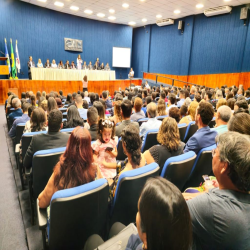 02/05 - OAB-MT faz a entrega de certidões para estagiários, advogados e advogadas