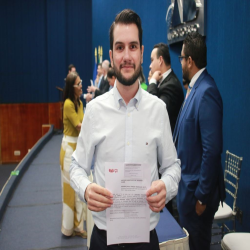 06/06 - OAB-MT entrega certidões para estagiários, advogados e advogadas