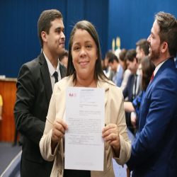 Novos advogados e estagiários recebem certidões na OAB-MT - 05/09 - Fotografo: Fernando Rodrigues