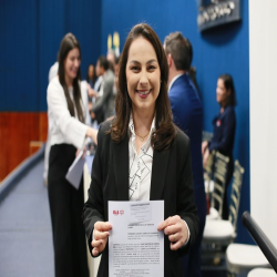 Novos advogados e estagiários recebem certidões na OAB-MT - 05/09 - Fotografo: Fernando Rodrigues