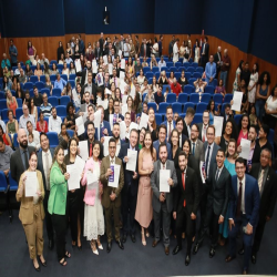 03-10 - OAB-MT faz entrega de certidões para novos advogados e estagiários - Fotografo: Fernando Rodrigues