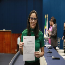 03-10 - OAB-MT faz entrega de certidões para novos advogados e estagiários - Fotografo: Fernando Rodrigues