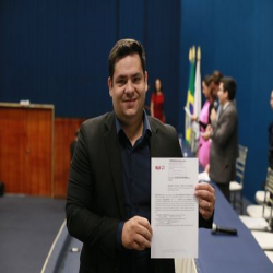 03-10 - OAB-MT faz entrega de certidões para novos advogados e estagiários - Fotografo: Fernando Rodrigues