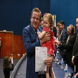 03-10 - OAB-MT faz entrega de certidões para novos advogados e estagiários - Fotografo: Fernando Rodrigues