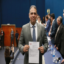 03-10 - OAB-MT faz entrega de certidões para novos advogados e estagiários - Fotografo: Fernando Rodrigues