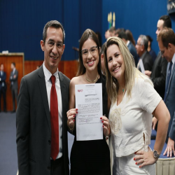 03-10 - OAB-MT faz entrega de certidões para novos advogados e estagiários - Fotografo: Fernando Rodrigues