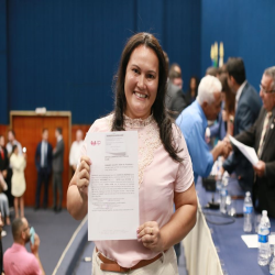 03-10 - OAB-MT faz entrega de certidões para novos advogados e estagiários - Fotografo: Fernando Rodrigues