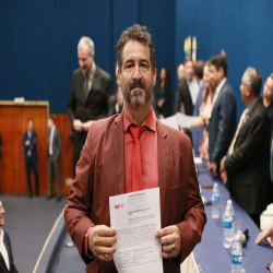 03-10 - OAB-MT faz entrega de certidões para novos advogados e estagiários - Fotografo: Fernando Rodrigues