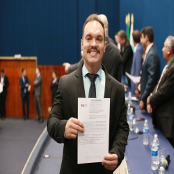 03-10 - OAB-MT faz entrega de certidões para novos advogados e estagiários - Fotografo: Fernando Rodrigues