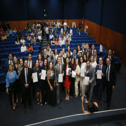 07-10 - Novos advogados e estagiários recebem certidões na OAB-MT - Fotografo: Fernando Rodrigues