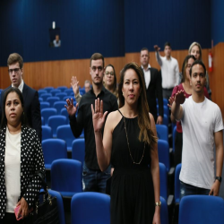 07-10 - Novos advogados e estagiários recebem certidões na OAB-MT - Fotografo: Fernando Rodrigues