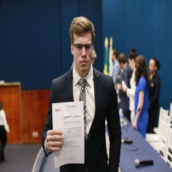 07-10 - Novos advogados e estagiários recebem certidões na OAB-MT - Fotografo: Fernando Rodrigues